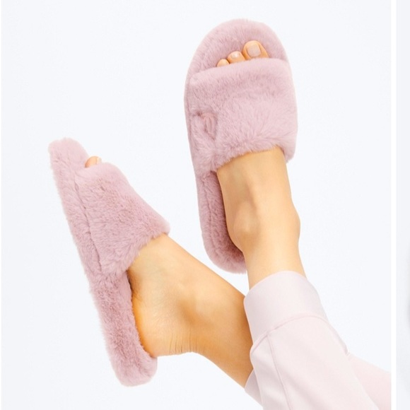 Fabletics Shoes - ⭐️NEW⭐️Fabletics Fur Slippers